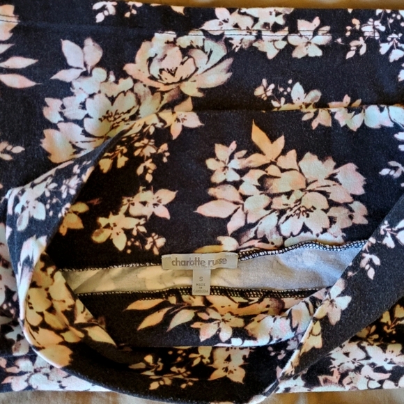 Small Charlotte Russe Bodycon Skirt - (2/$15) - Picture 4 of 5